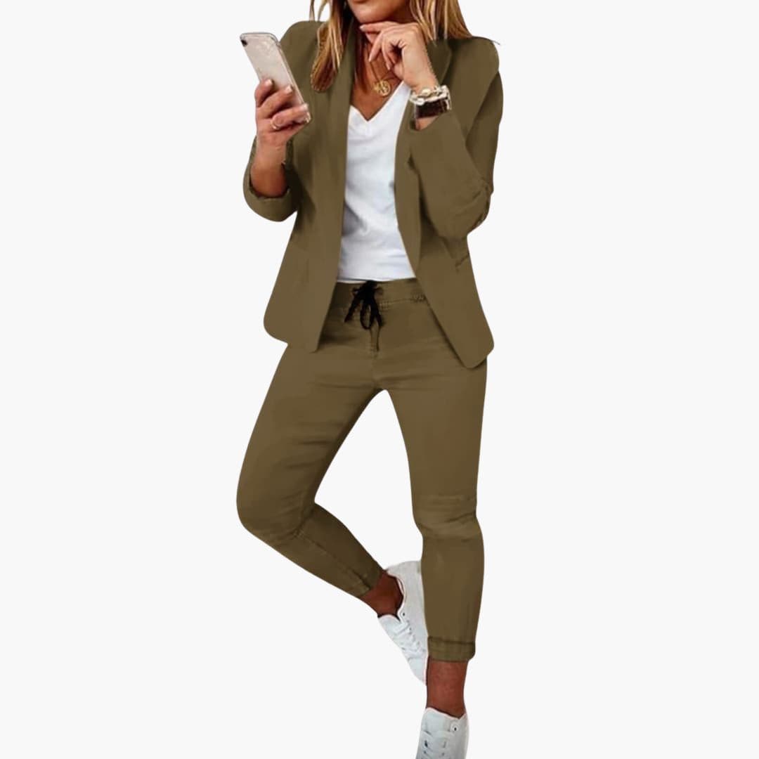Ensemble femme avec veste et pantalon