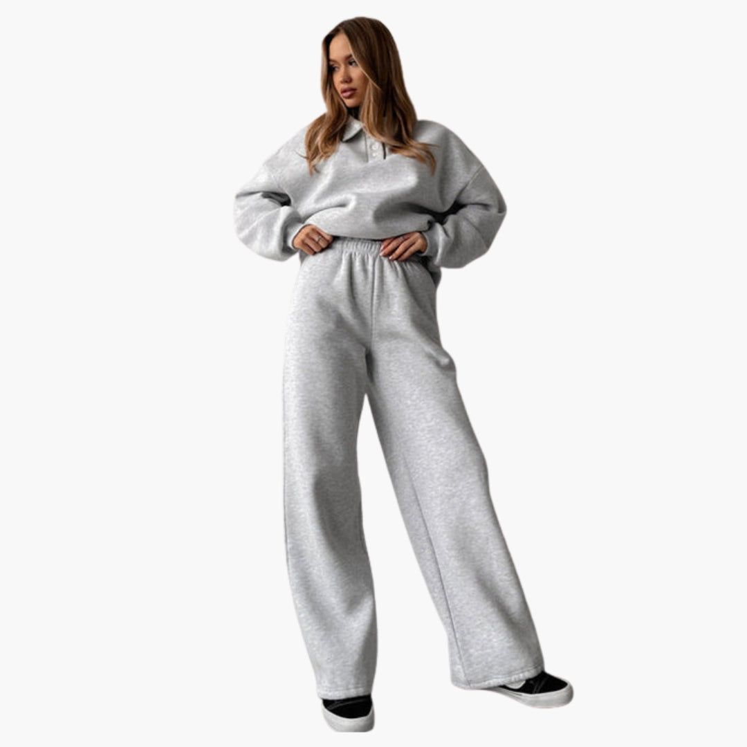 Completo in pile donna con maglia a collo alto polo e pantaloni larghi