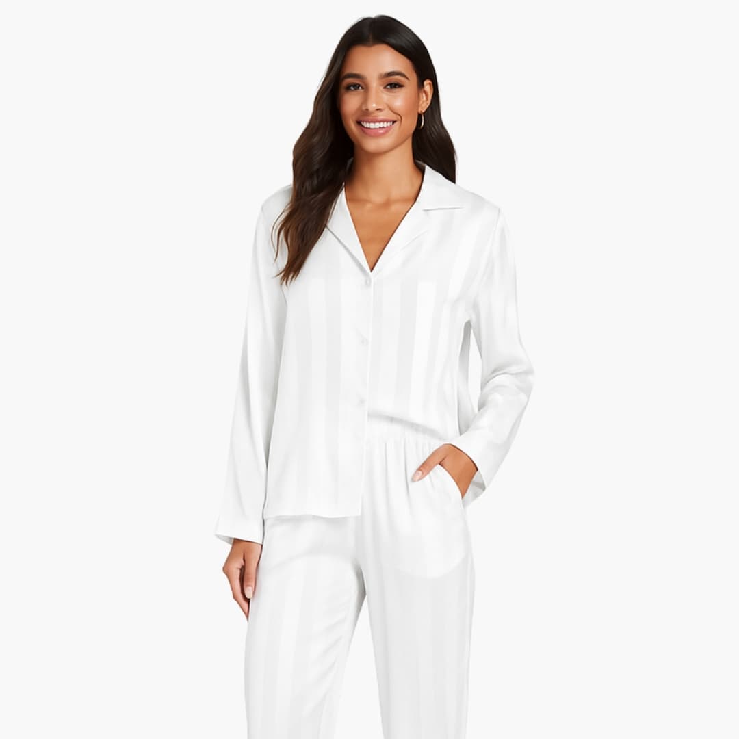 Ensemble pyjama femme en satin rayé avec chemise boutonnée et manches longues
