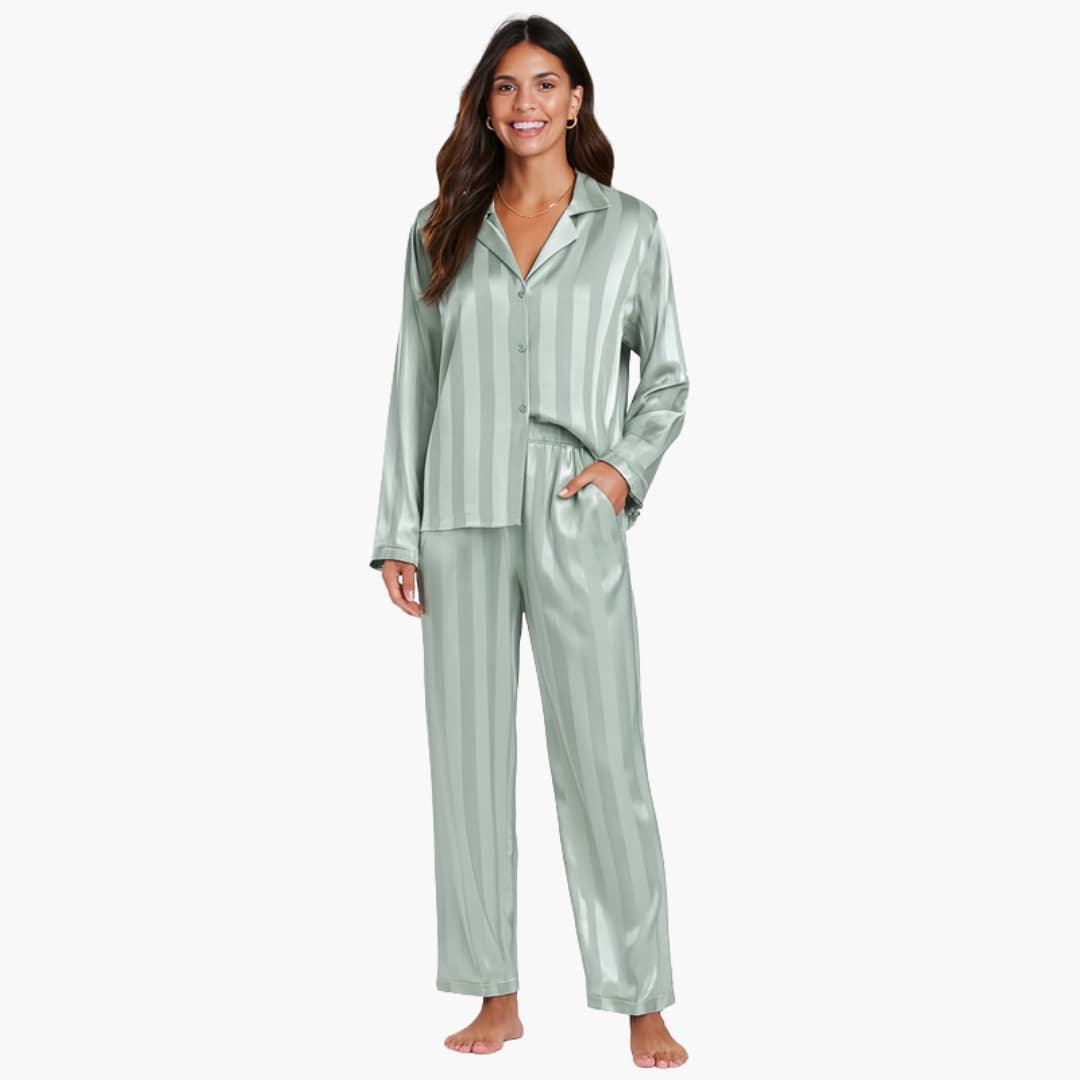 Ensemble pyjama femme en satin rayé avec chemise boutonnée et manches longues