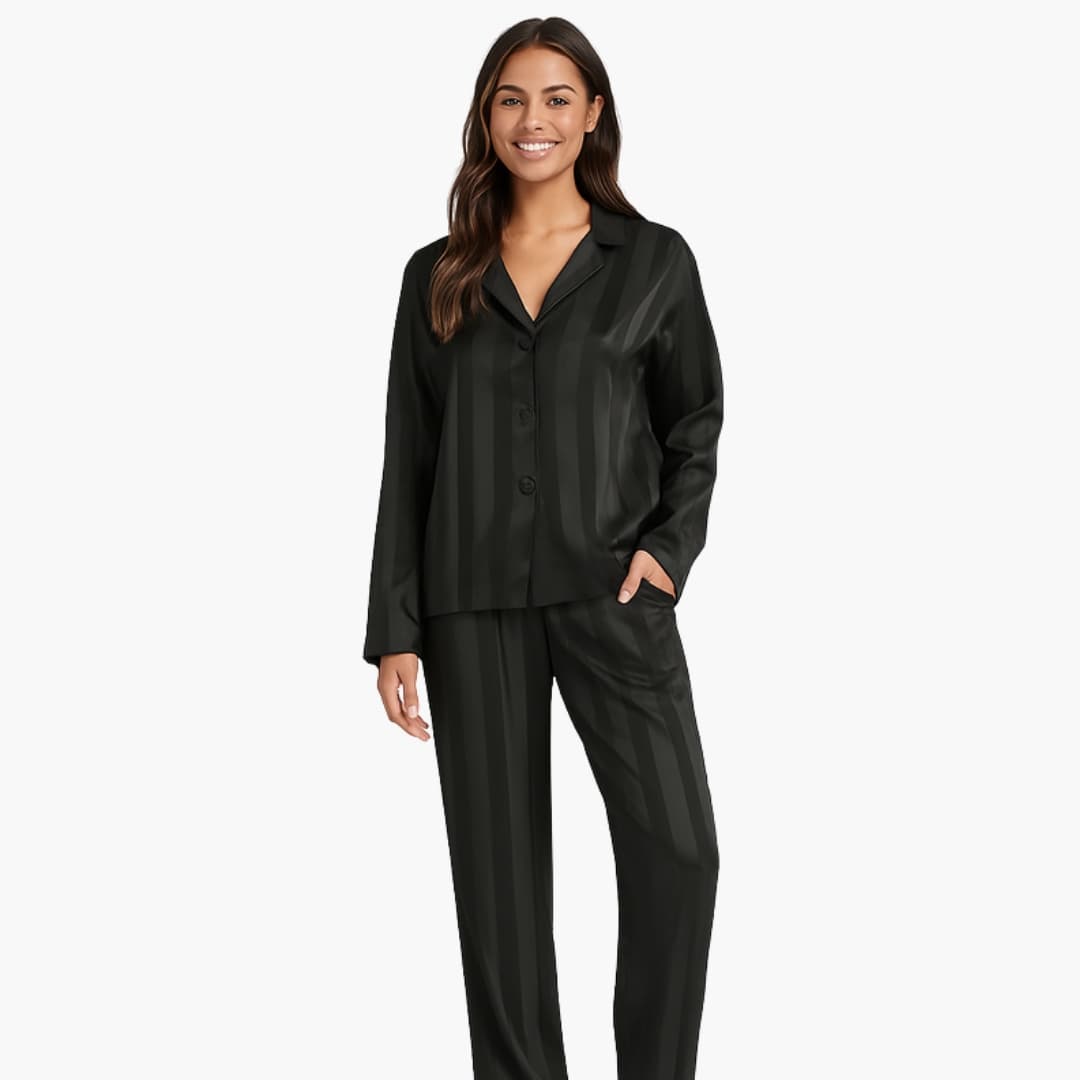 Ensemble pyjama femme en satin rayé avec chemise boutonnée et manches longues