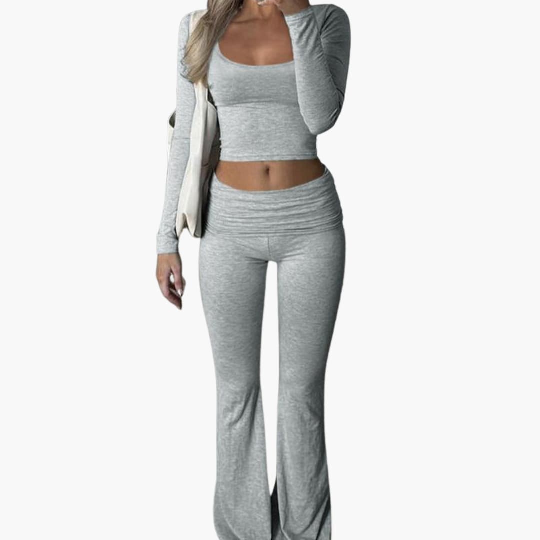 Completo sportivo donna con scollo quadrato e pantaloni larghi