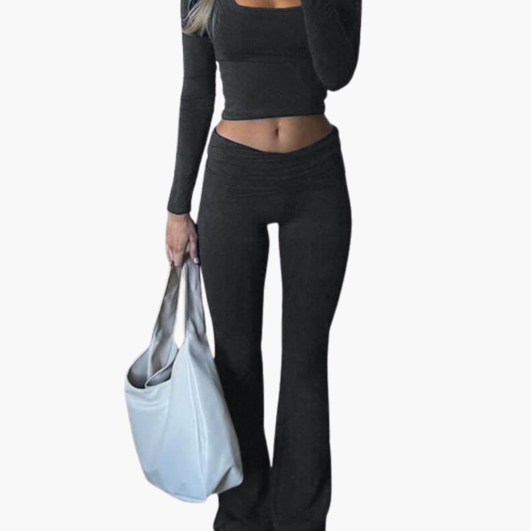 Completo sportivo donna con scollo quadrato e pantaloni larghi