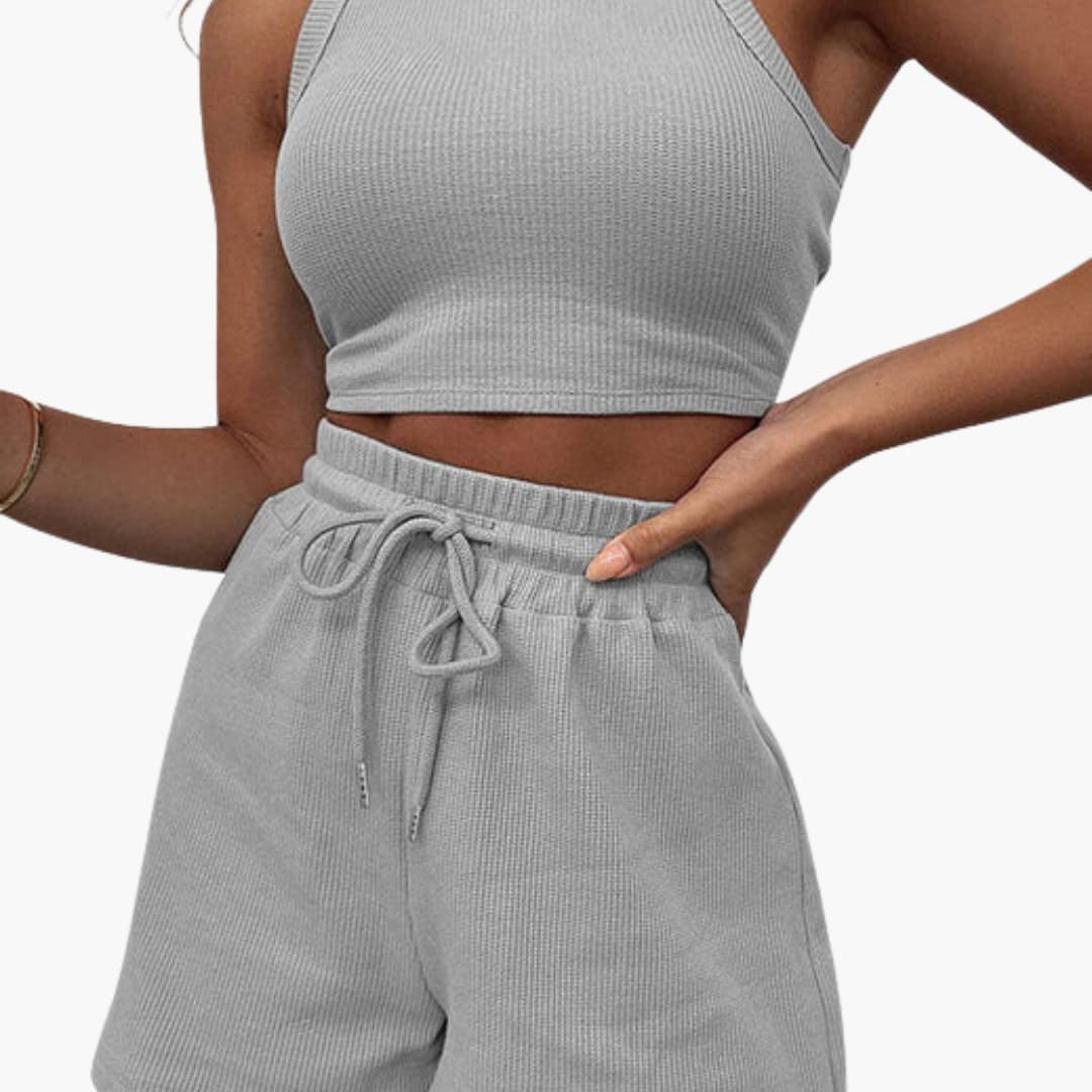 Completo sportivo donna con top a schiena scoperta e pantaloncini