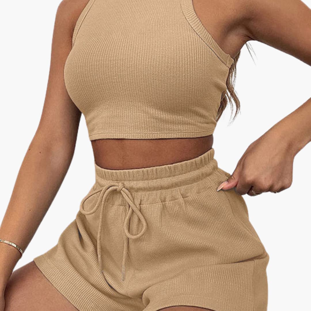 Completo sportivo donna con top a schiena scoperta e pantaloncini