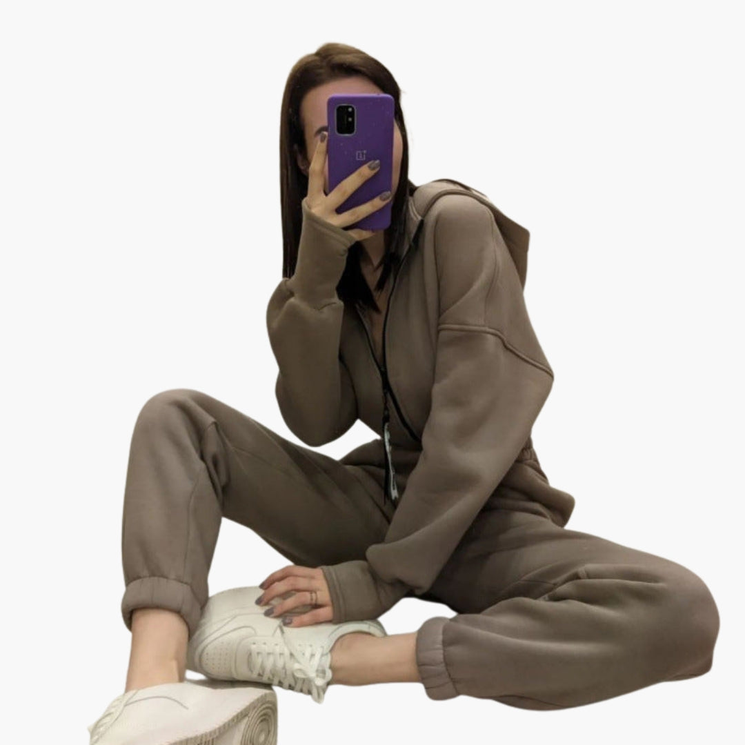 Women's zip-up hoodie set with side pockets