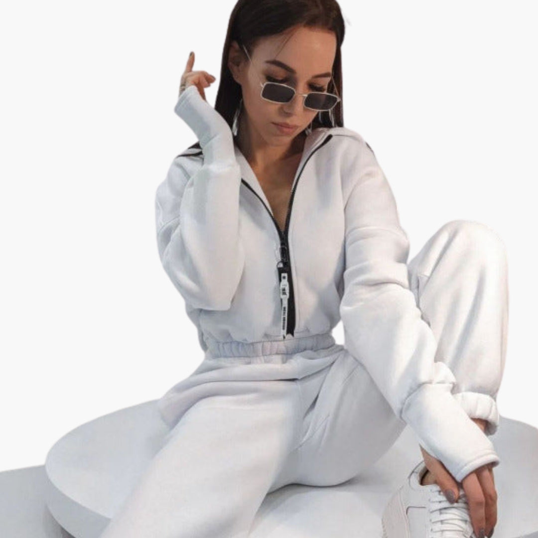 Women's zip-up hoodie set with side pockets