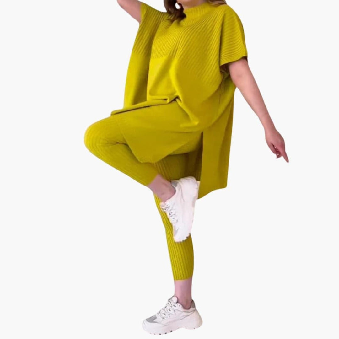 Knitted set for women with short sleeves and leggings