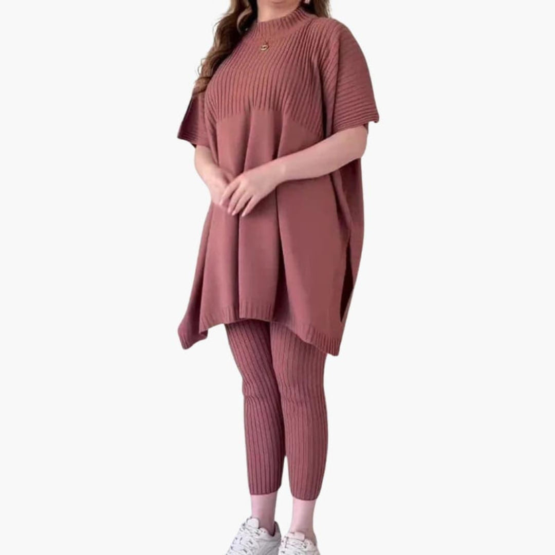 Knitted set for women with short sleeves and leggings