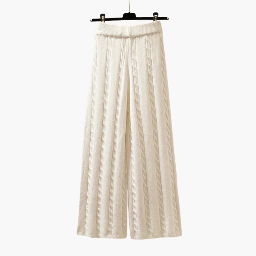 Ensemble tricot trois pièces pour femme avec pull à col roulé et veste matelassée