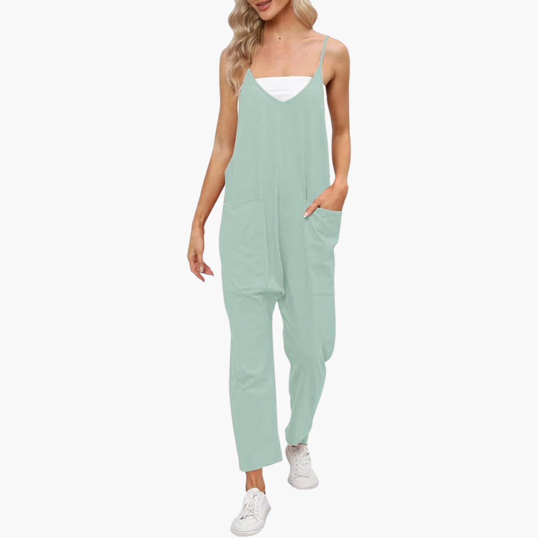 Women's jumpsuit with adjustable straps and wide legs