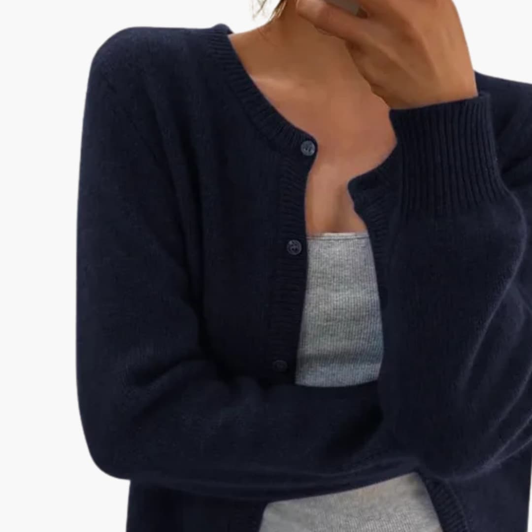 Gilet femme en tricot avec encolure ronde et fermeture à boutons