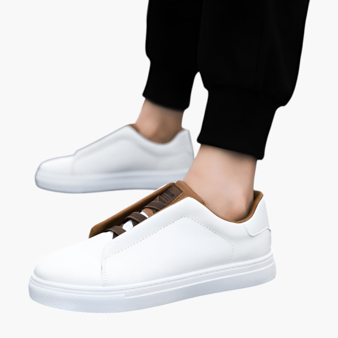 Herren Ledersneaker mit Schnürverschluss und profillierter Sohle