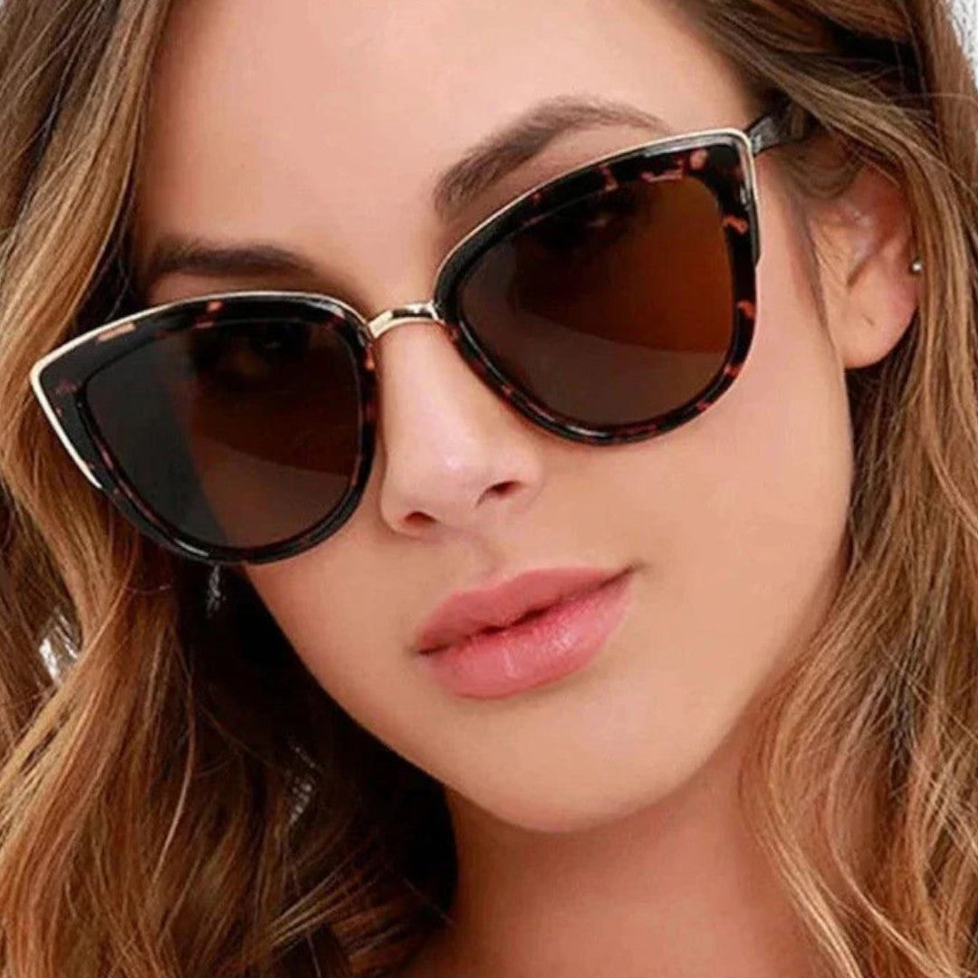 Women's Sunglasses with Cat Eye Shape and Gradient Lenses