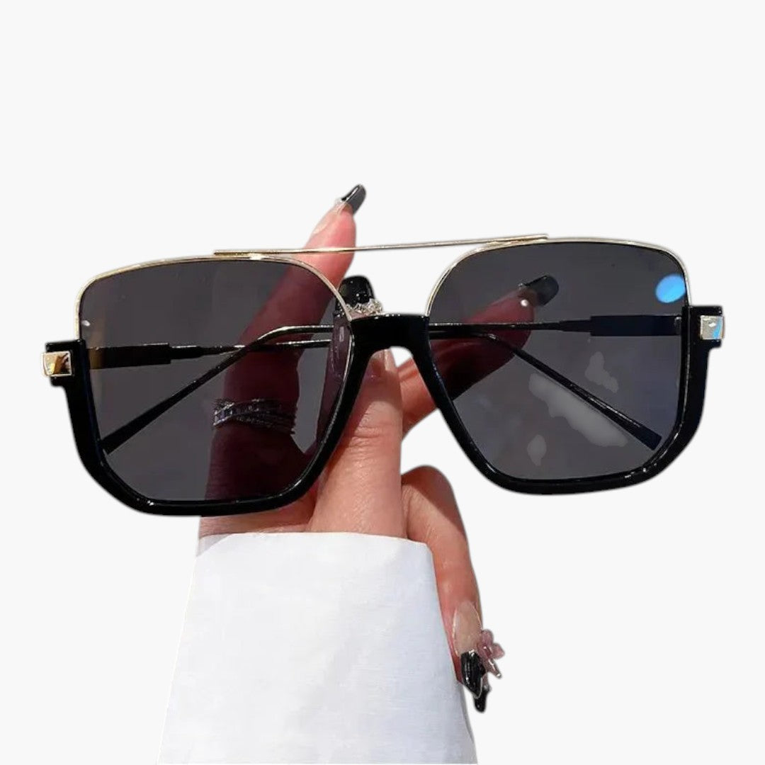 Lunettes de soleil femmes avec verres carrés et barre métallique