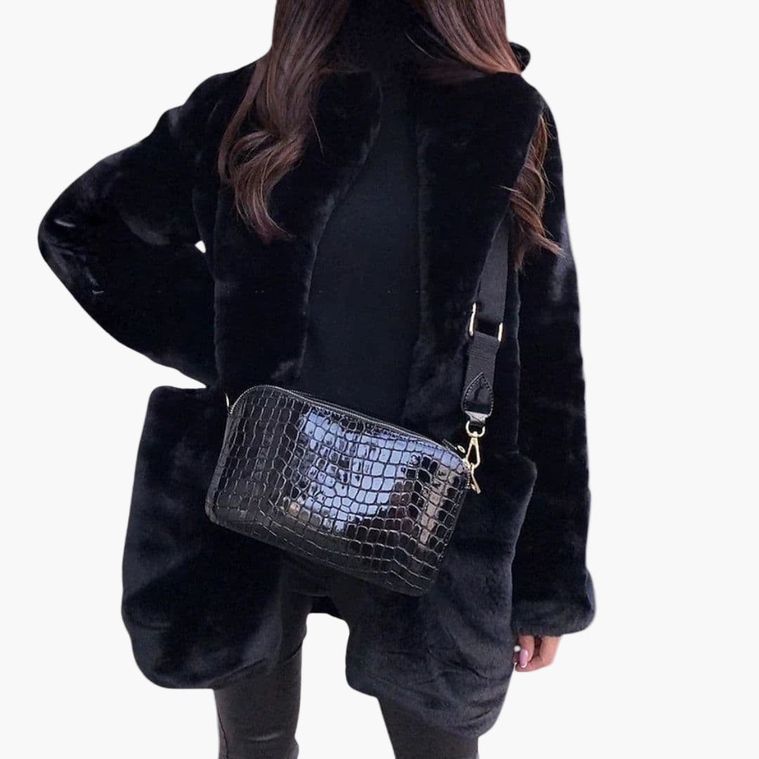 Abrigo de mujer en material peluche