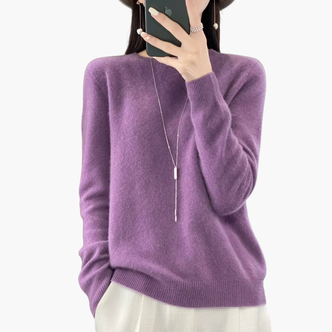 Dame striktrøje med rund hals og ribstrikkede manchetter