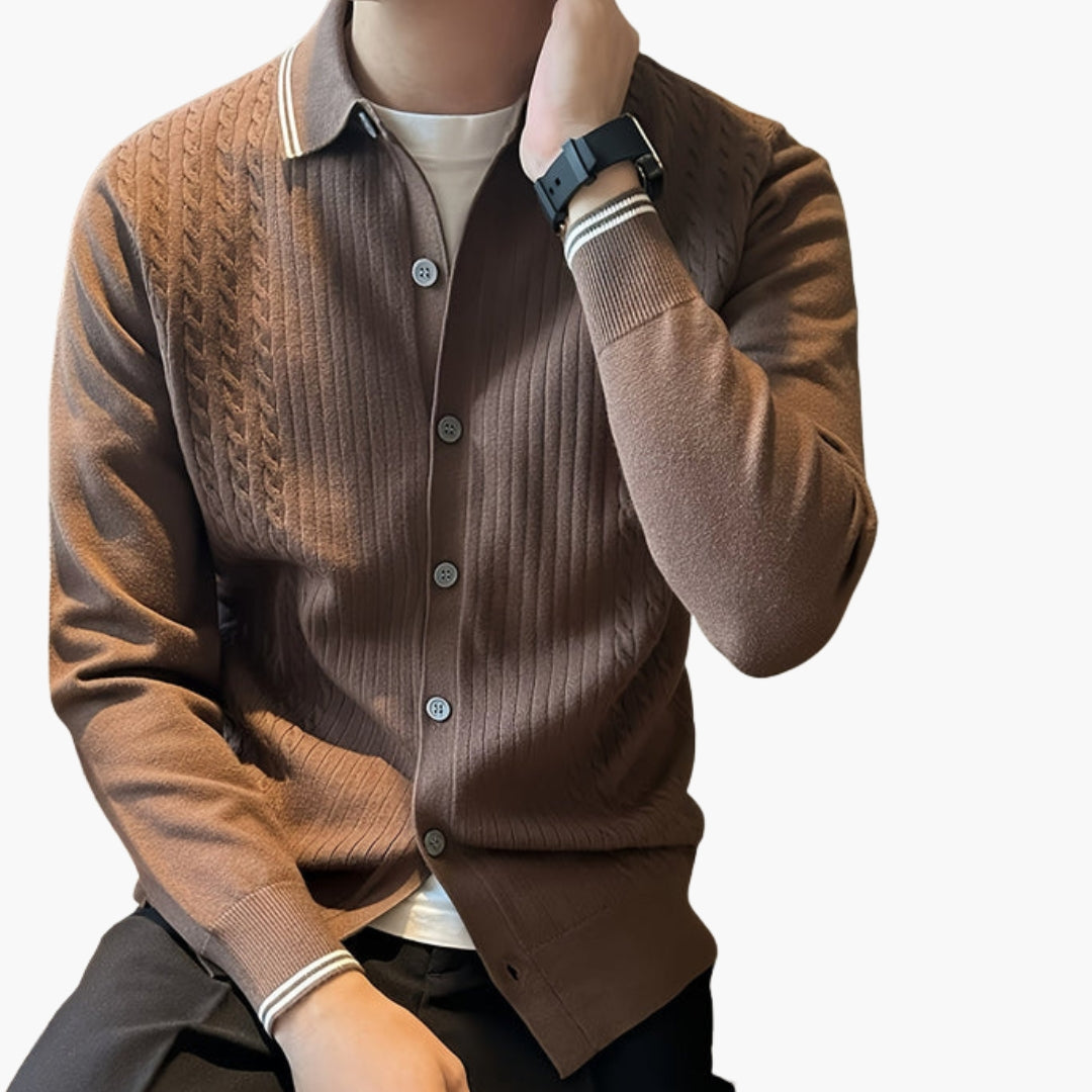 Herrtröja med kabelmönster, krage och knäppning