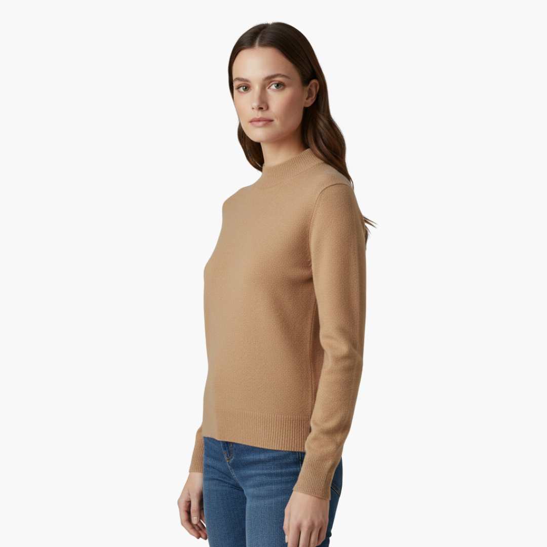 Luxury cashmere sweater for women with a soft knitted surface