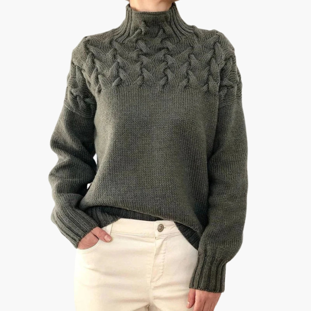 Pull femme à col montant et maille torsadée