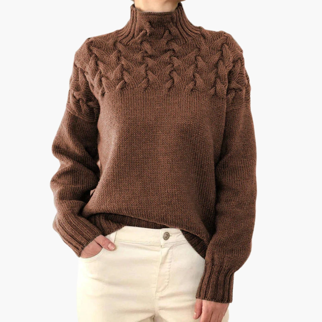Pull femme à col montant et maille torsadée