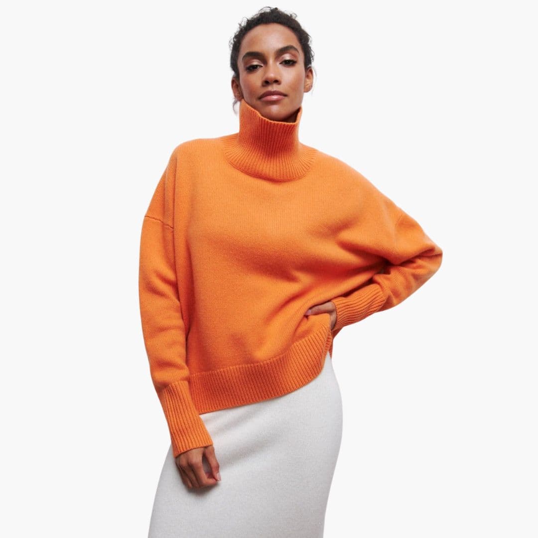 Damtröja i stickat med polokrage och ribbad nederkant