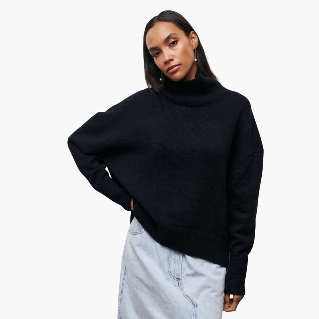Pull femme en maille avec col roulé et base côtelée
