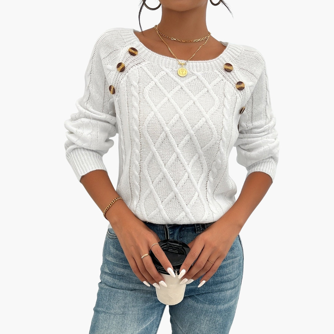 Damegenser i vridd strikk med rund hals og knappedetalj