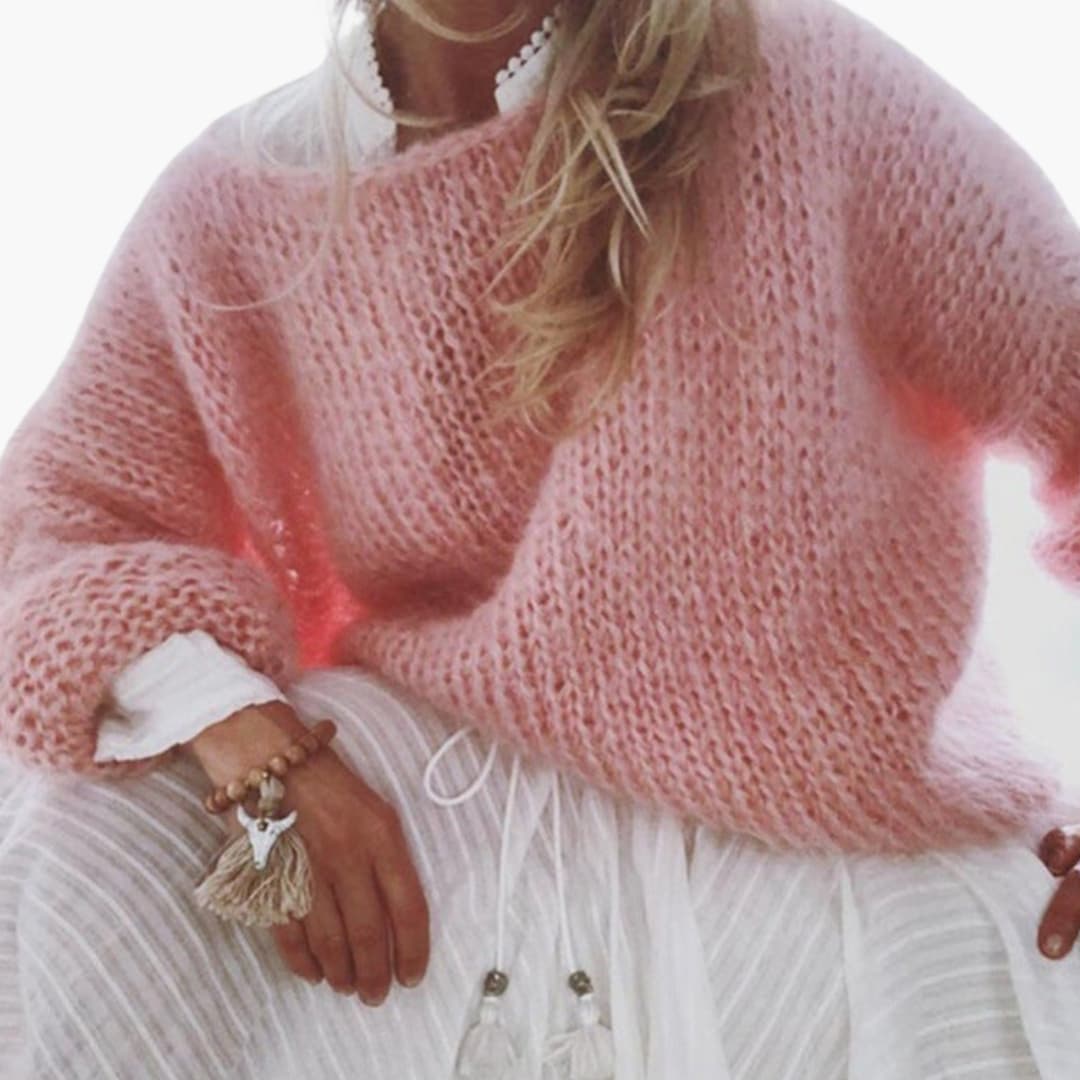 Pull femme tricoté avec motif brodé et ourlet côtelé