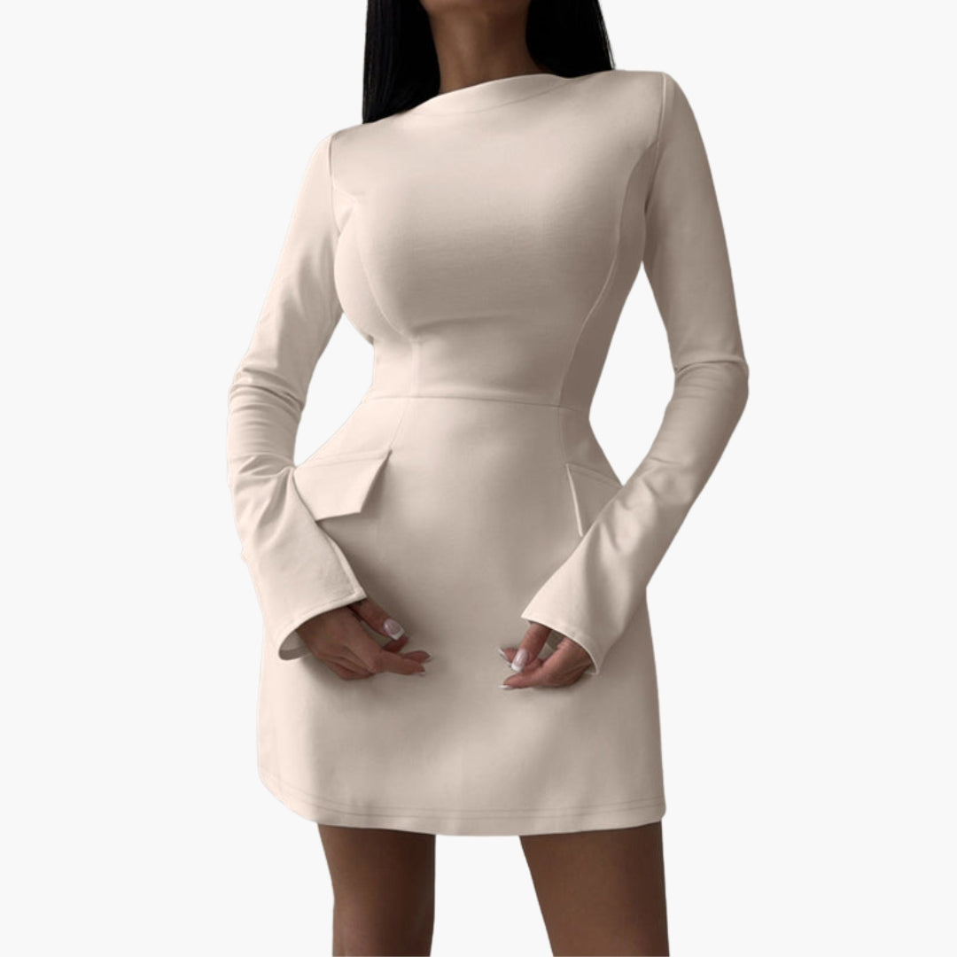 Vestido Curto Feminino Corte Ajustado com Mangas Largas