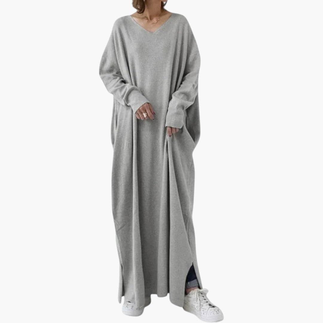 Women's maxi dress with long sleeves and flowing cut