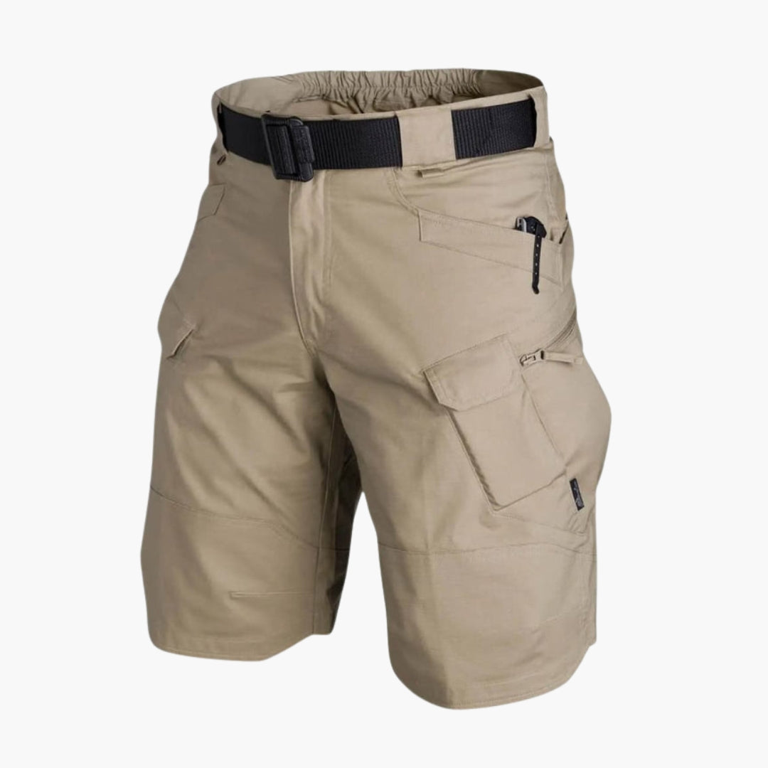 Men's short cargo shorts with button closure