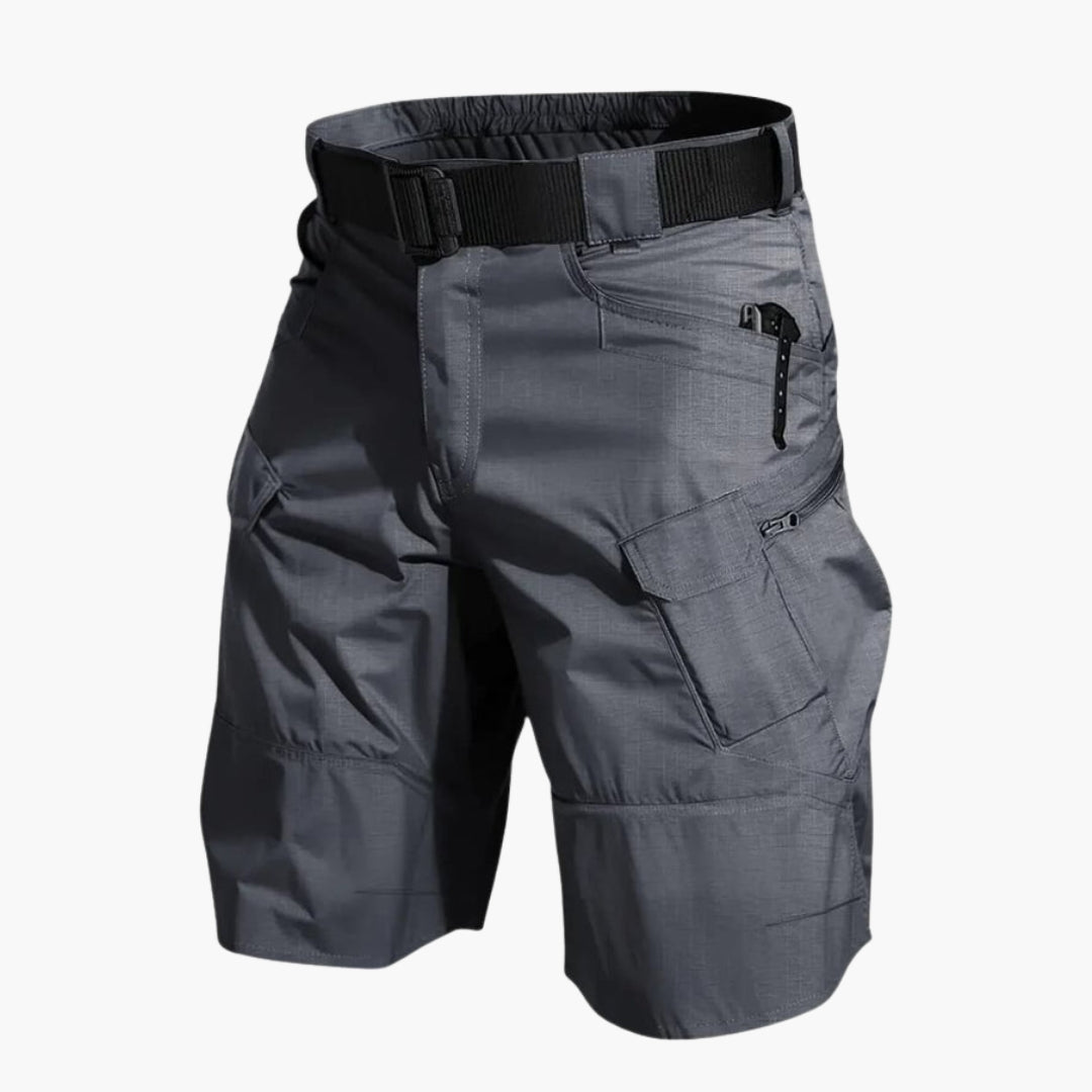 Men's short cargo shorts with button closure