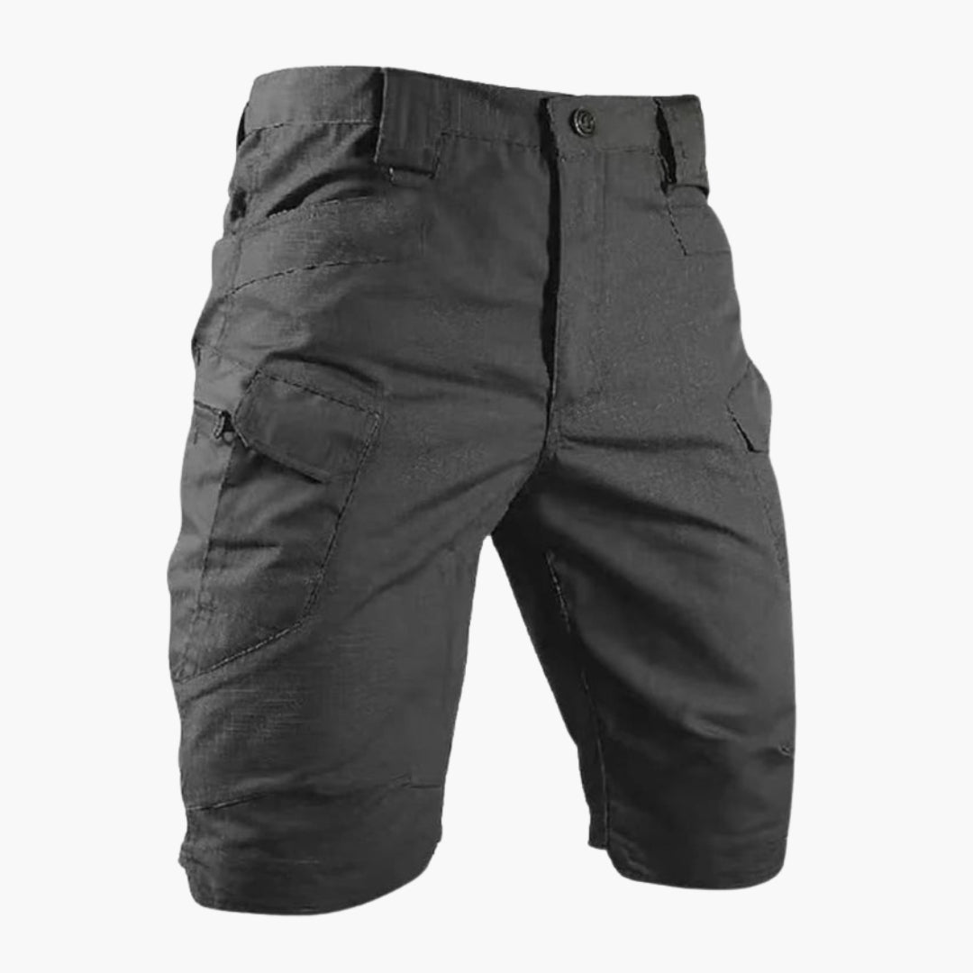 Men's short cargo shorts with button closure