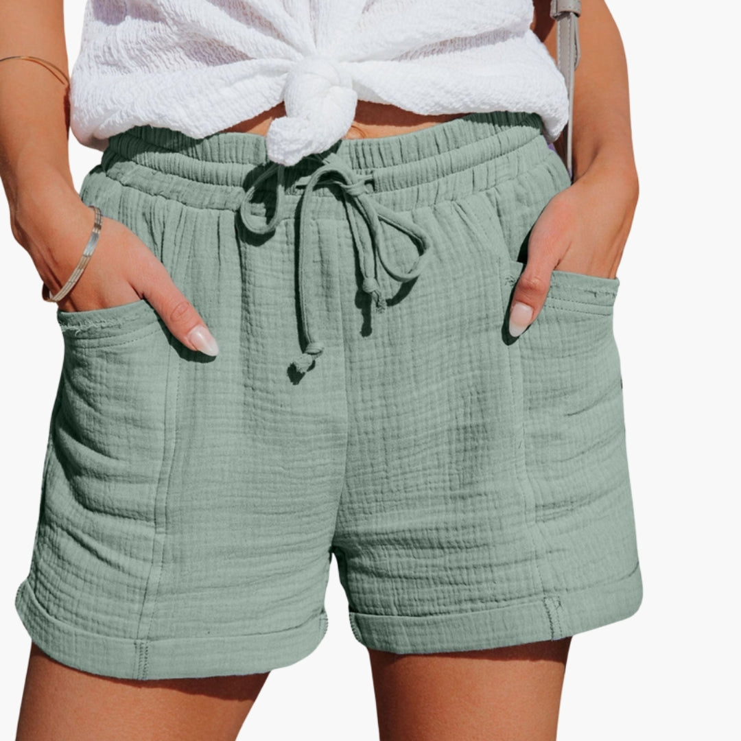 Short skirt with elastic waist and pockets