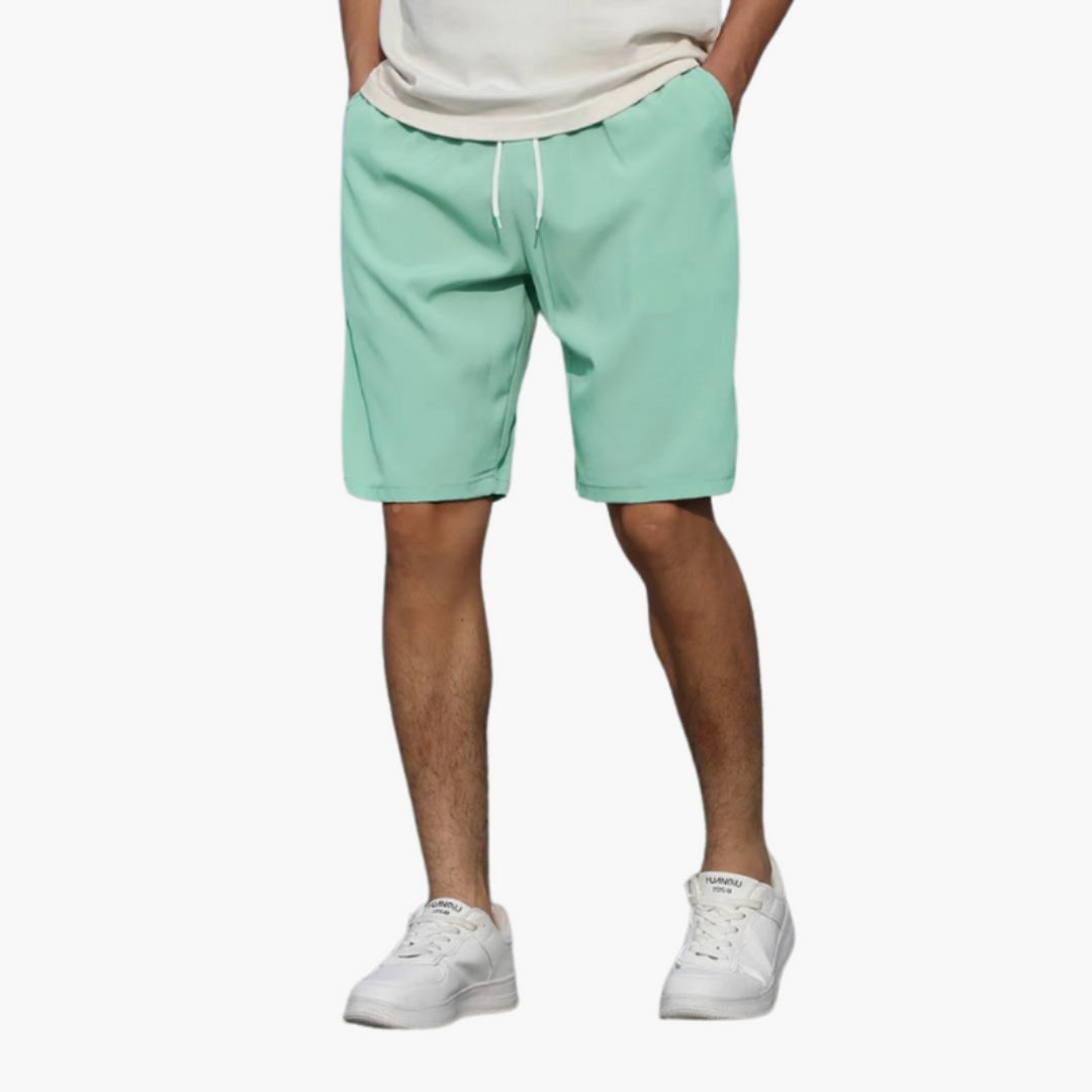 Men's shorts with drawstring and side pockets