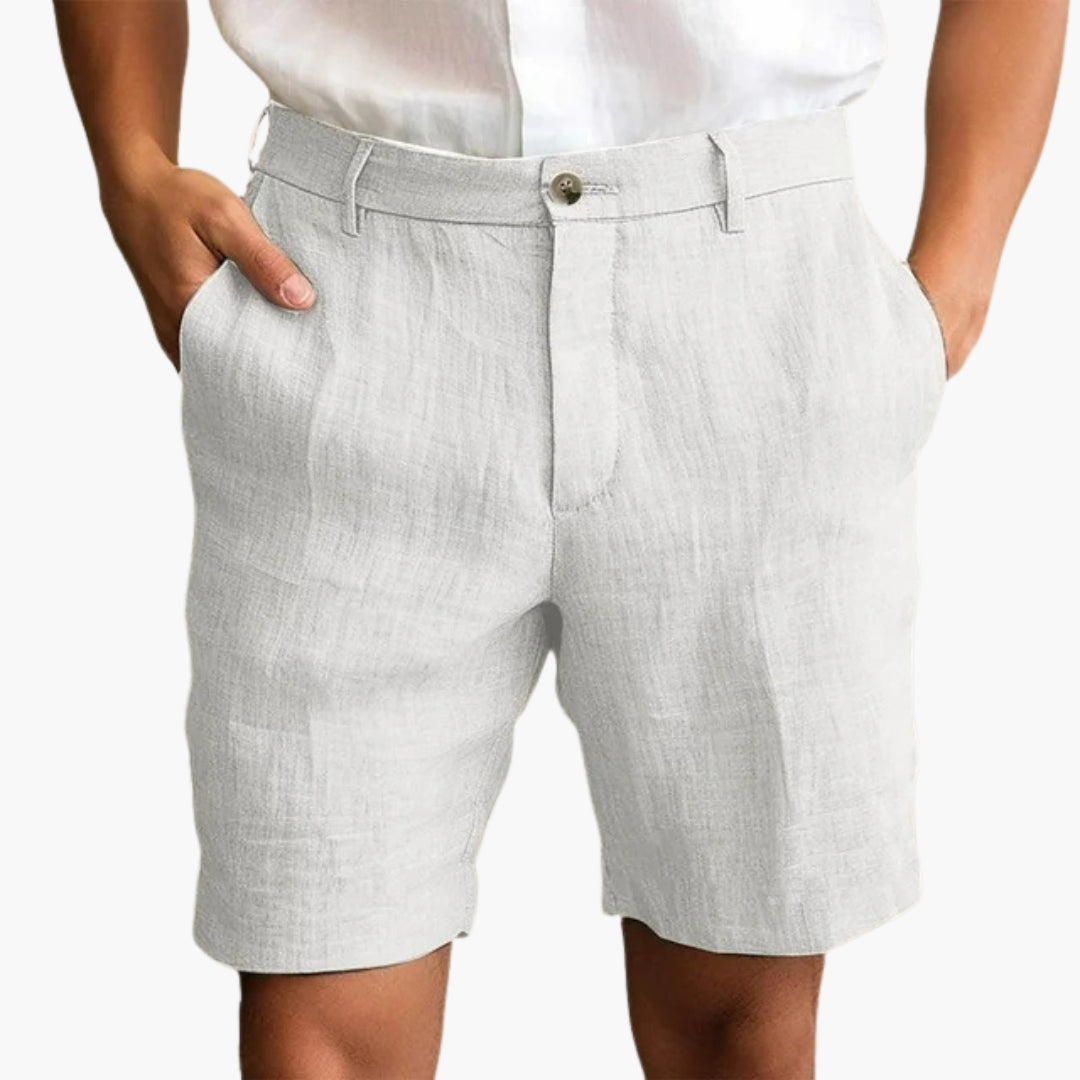 Pantaloncini uomo con chiusura a bottone e orlo risvoltato