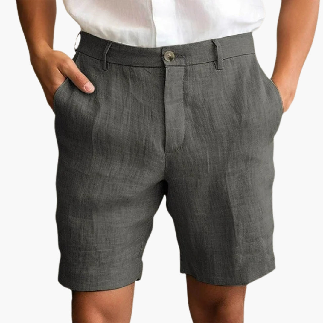 Pantaloncini uomo con chiusura a bottone e orlo risvoltato