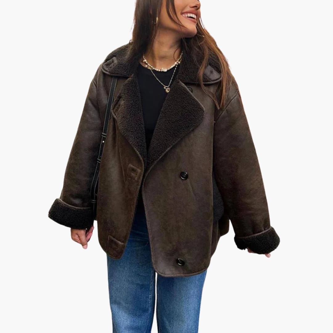 Veste femme avec large revers et fermeture à boutons