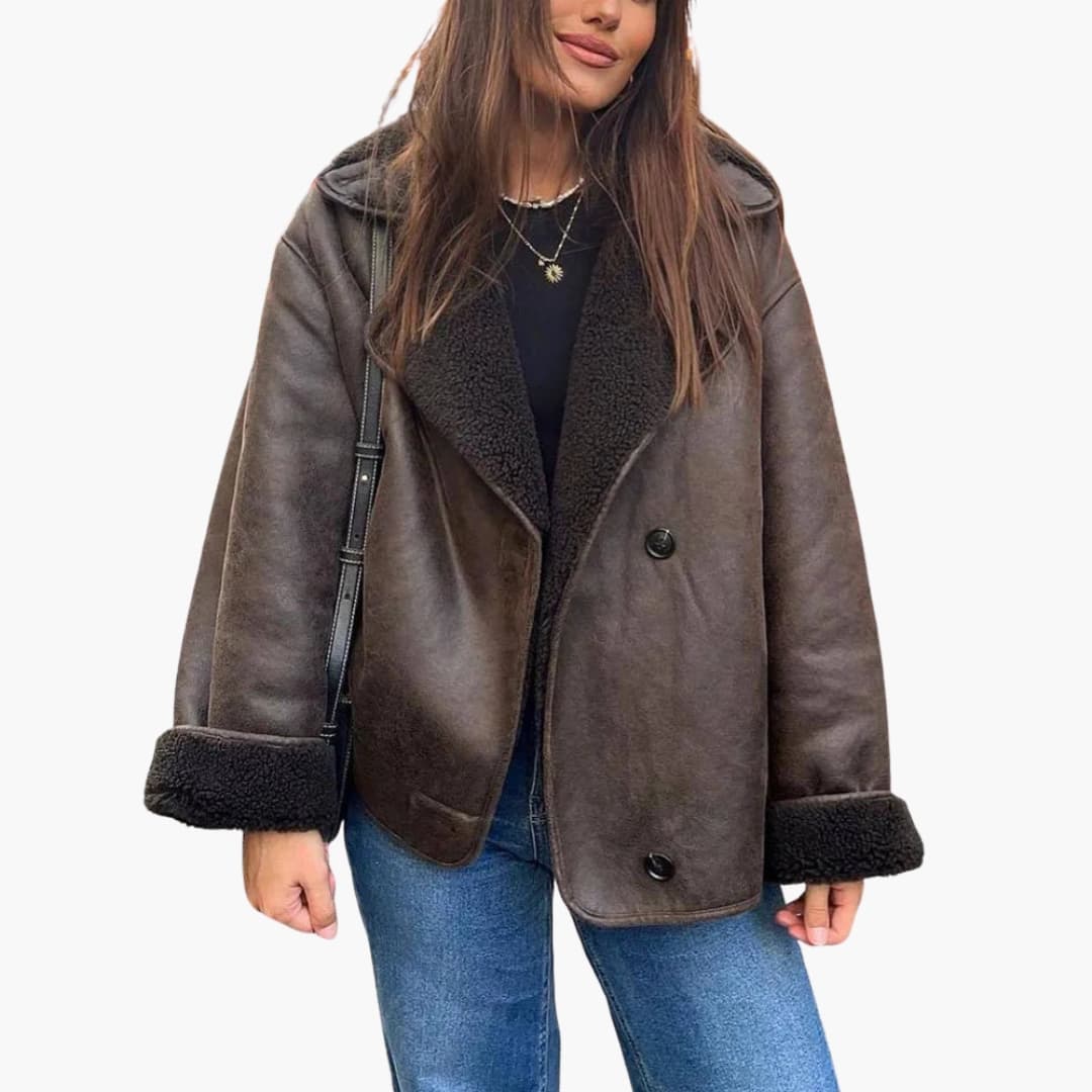 Veste femme avec large revers et fermeture à boutons