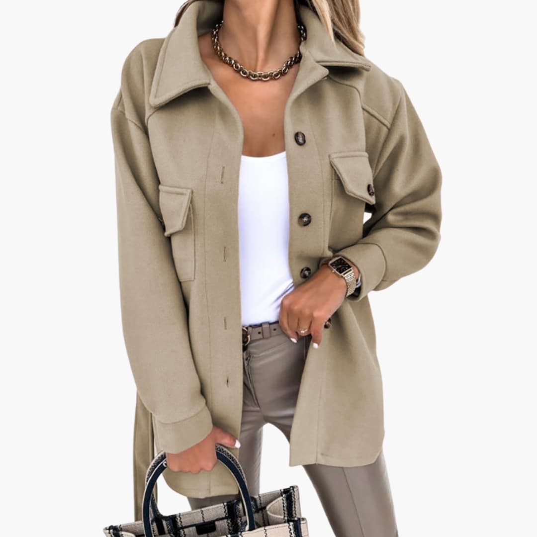 Veste femme avec poches à rabat et large col