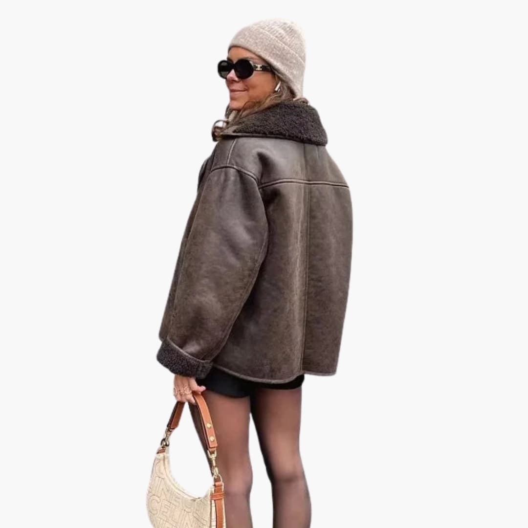 Veste femme courte d’hiver avec col large