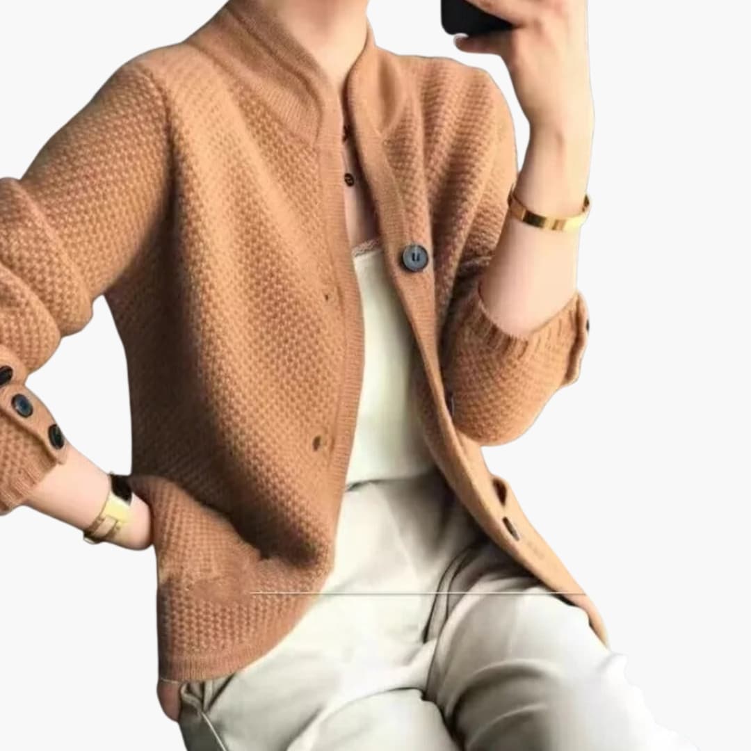 Veste femme tricotée avec surface texturée et fermeture boutonnée