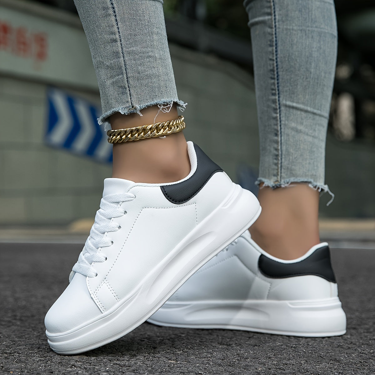 Sneakers femme blanches au design épuré | baskets intemporelles et polyvalentes
